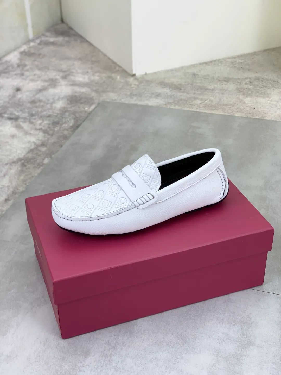 Men's shoes 💰P542 New model, high quality [Ferragamo/Ferragamo] Latest lazy slip-on shoes Original imported calfskin, imported cowhide lining + original luxury metal buckle + original combination outsole Comparison without pressure Code number: 38-45